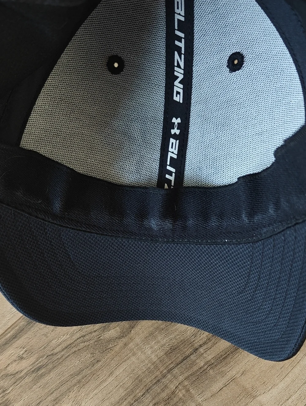 VGUC Under Armour Fitted Hat